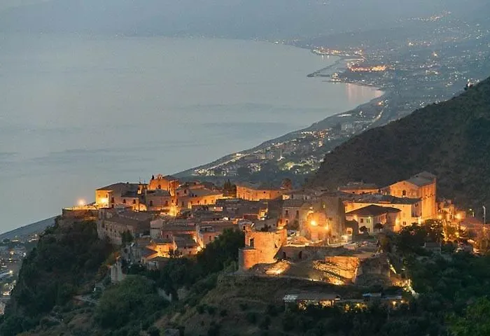 Palazzo Zupi 3* פיומפרדו ברוציו